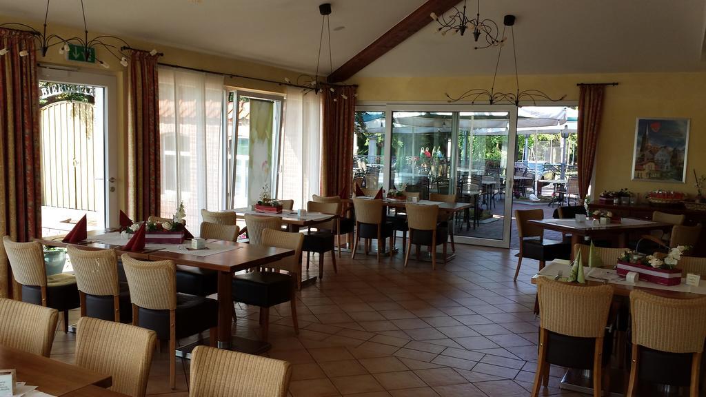 Hotel Restaurant Am Pfauenhof ควาเคนบรุค ภายนอก รูปภาพ