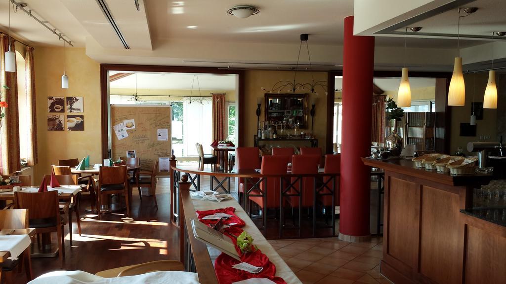 Hotel Restaurant Am Pfauenhof ควาเคนบรุค ภายนอก รูปภาพ