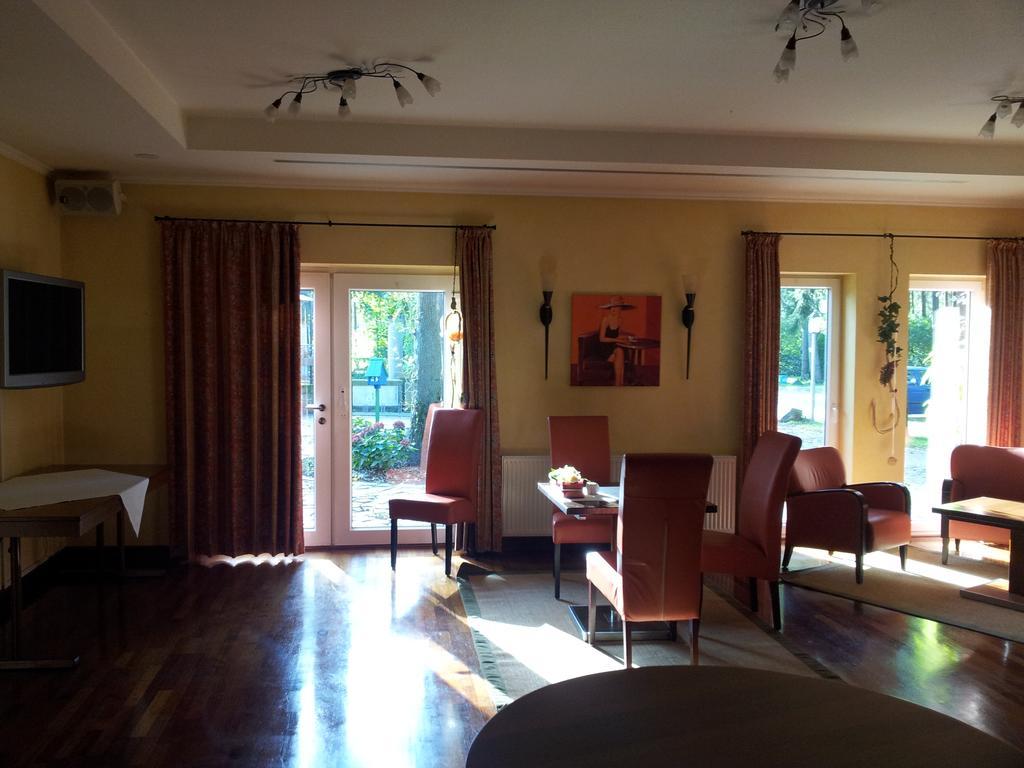 Hotel Restaurant Am Pfauenhof ควาเคนบรุค ภายนอก รูปภาพ